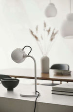 Frandsen Ball Warm Grey Bordlampe Udstillingsmodel